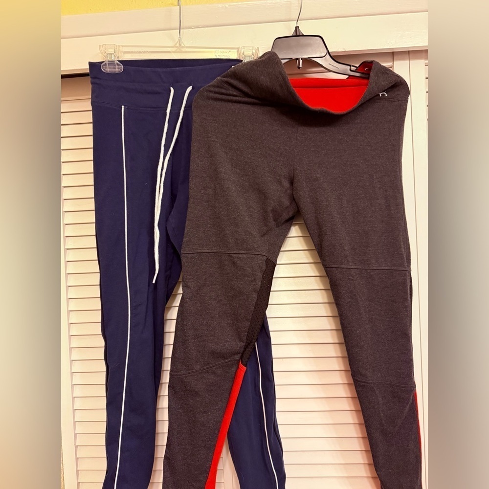 Victoria’s Secret PINK Women’s Sz M Gray with Red and Navy Leggings Lot of 2